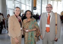 Ishrat Shamin (Presidenta Fundadora del Centro de Estudios de la Mujer y de la Infancia en Bangladesh), Félix Balboa y María Lezaun (Presidente-Fundador y Vicepresidenta-Fundadora de Fundación Phi)