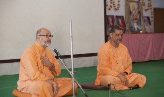 Pujya Swami Rameshwarananda Giri Maharaj y Rev. Swami Prem Vivekanand