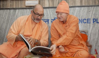 Pujya Swami Rameshwarananda Giri Maharaj y H.H Swami Vimalananda Saraswati