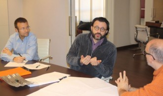El presidente de Fundación Phi, D. Félix Balboa, en una reunión con miembros del Proyecto Universidad de la Consciencia