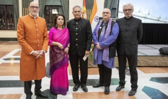 El Embajador y señora junto a miembros de la directiva de la FHE , Swami Rameshwarananda Giri, Krishnadas Acharya y Krishna Kripa Dasa