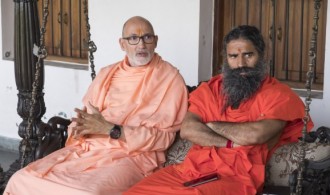 Param Pujya Yogrishii Swami Ramdev Ji y Pujya Swami Rameshwarananda Giri Maharaj