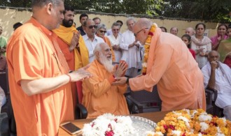 Reverenciado Shri Chandra Swamiji Udasin y Pujya Swami Rameshwarananda Giri Maharaj