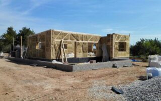PROYECTO Y CONSTRUCCIÓN DE CASA DE PAJA EN CHIVA (VALENCIA)